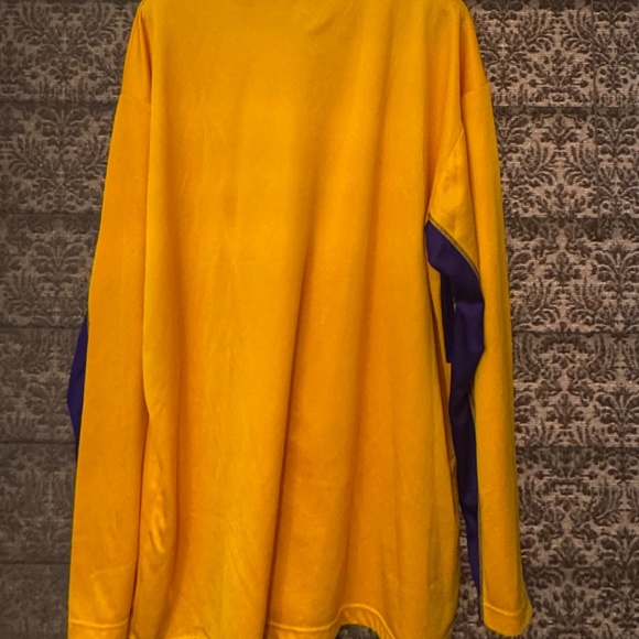 Authentic Men’s Lakers Long Sleeve Top
Majestic Athletic brand - Picture 4 of 6